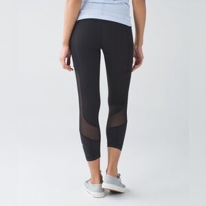 Lululemon Seek The Heat Crop in Black Size: 2